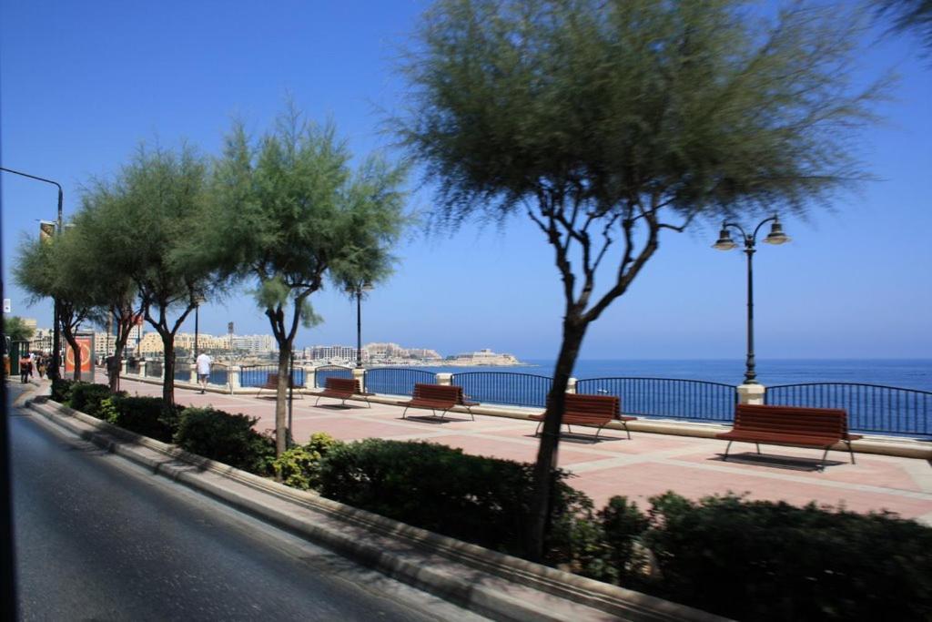 Seaview Apartment In Fort Cambridge, Sliema Eksteriør bilde